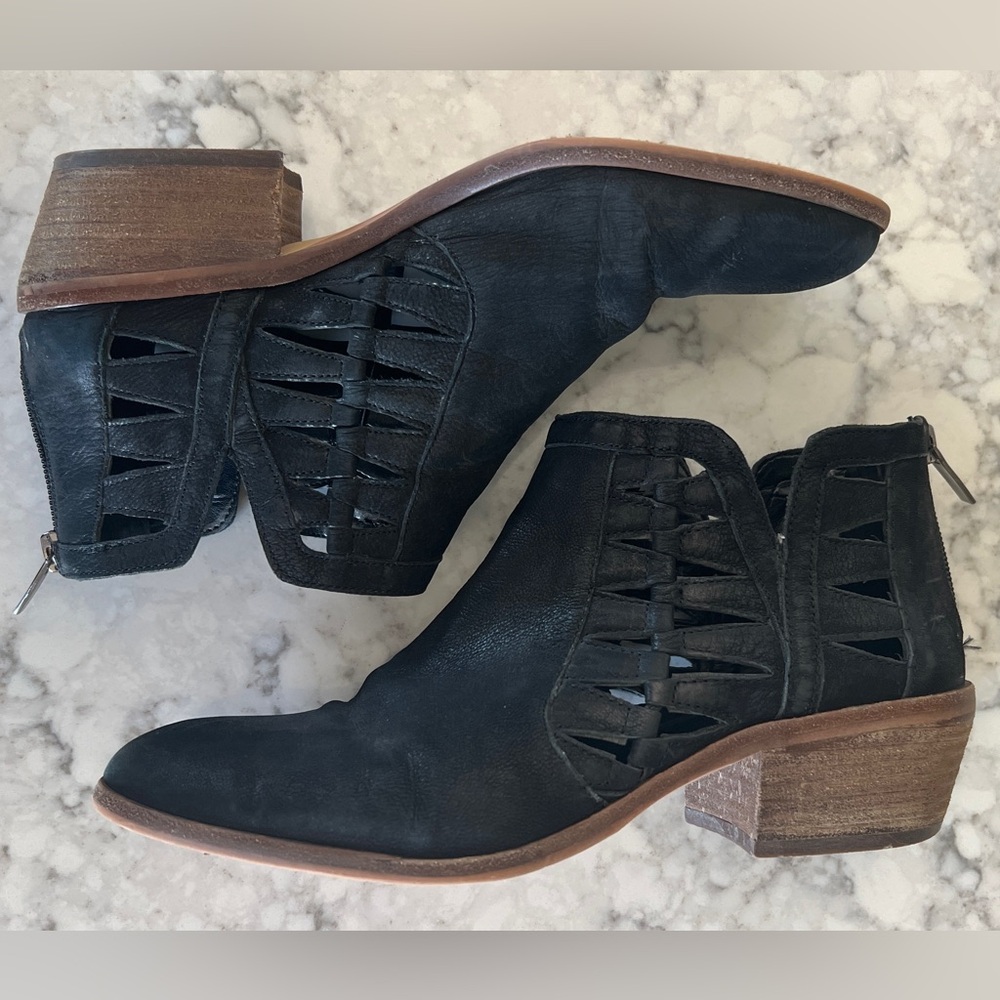 Vince Camuto Leather “Peera” bootie